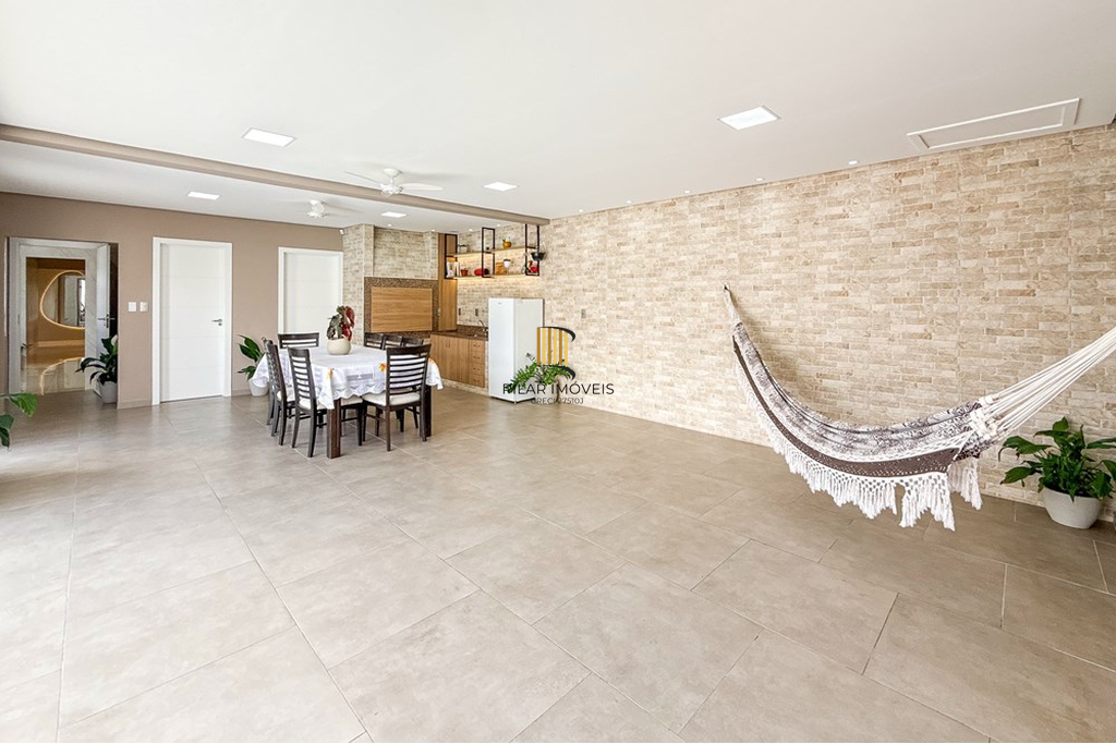 Casa 3 dormitórios no bairro Igara