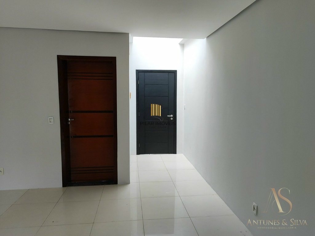 Casa 2 dormitórios no bairro Vila Monte Carlo