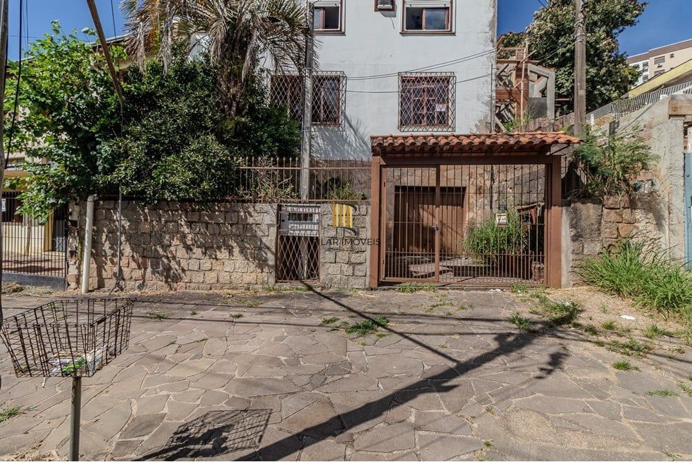 Casa 6 dormitórios no bairro Passo da Areia