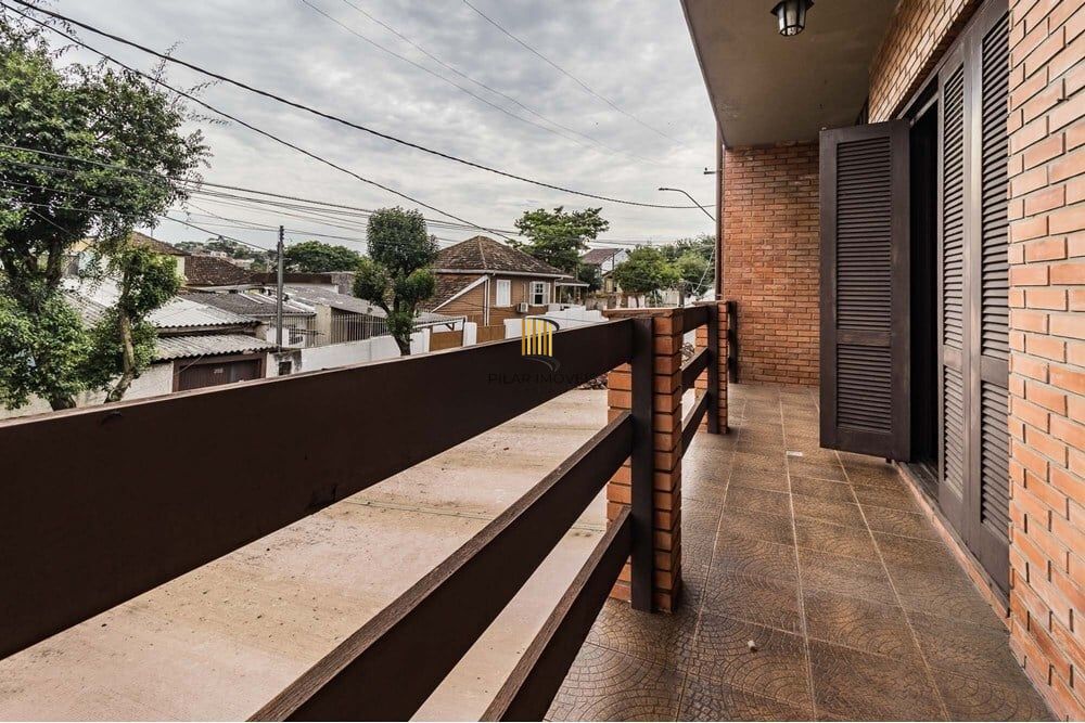 Casa 3 dormitórios no bairro Partenon