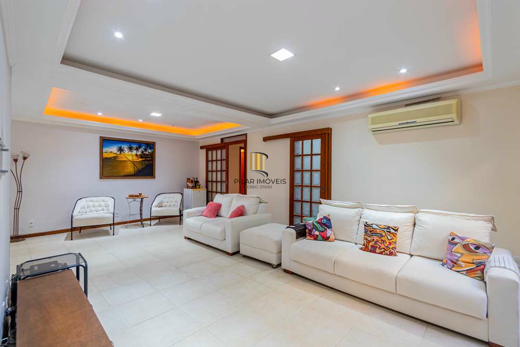 Casa 6 dormitórios no bairro Tristeza