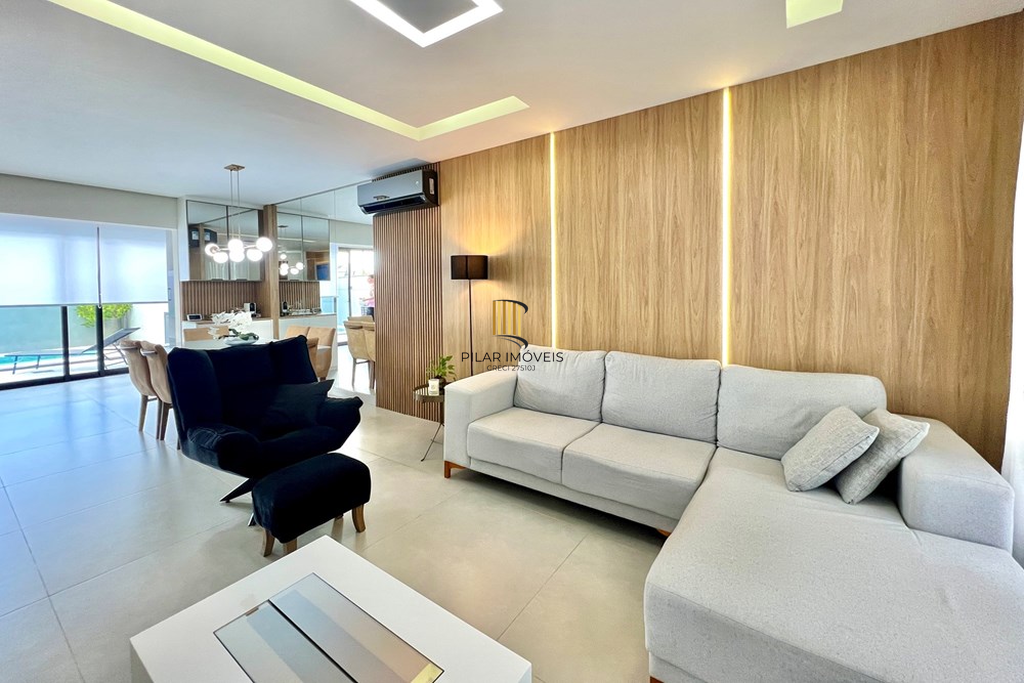 Casa 3 dormitórios no bairro Igara