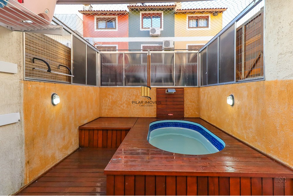 Casa 2 dormitórios no bairro Hípica