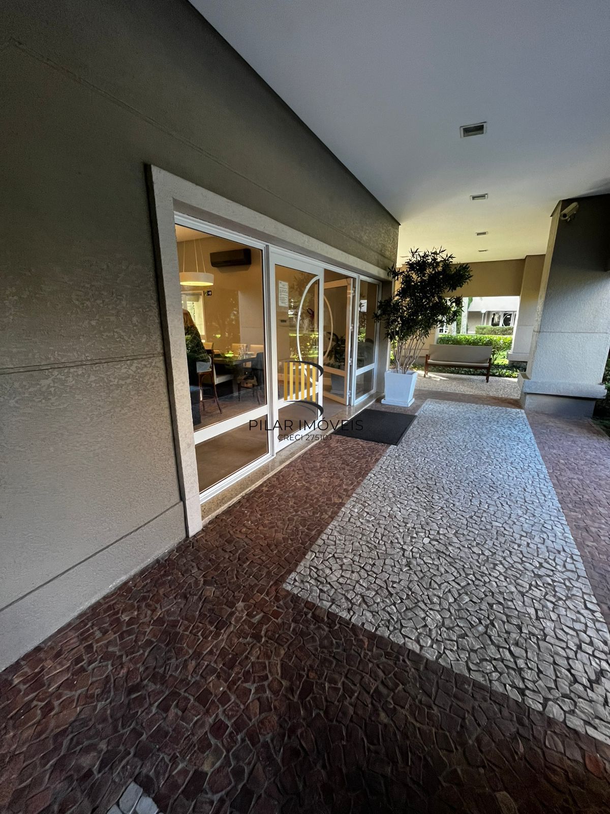 Lindo apto no Jardim Europa, 10º andar, sol e vista, mobiliado, 02 vagas fixas