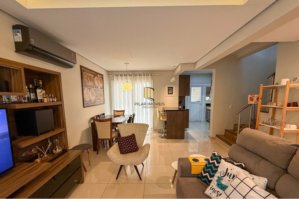 Casa 3 dormitórios no bairro Igara