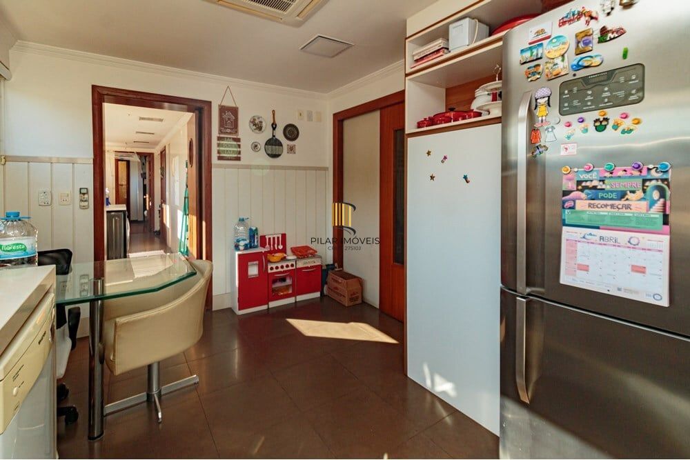 Apartamento 4 dormitórios no bairro Floresta