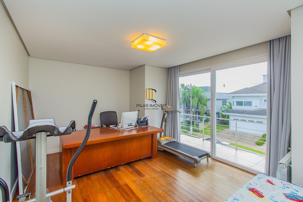 Casa 4 dormitórios no bairro Igara