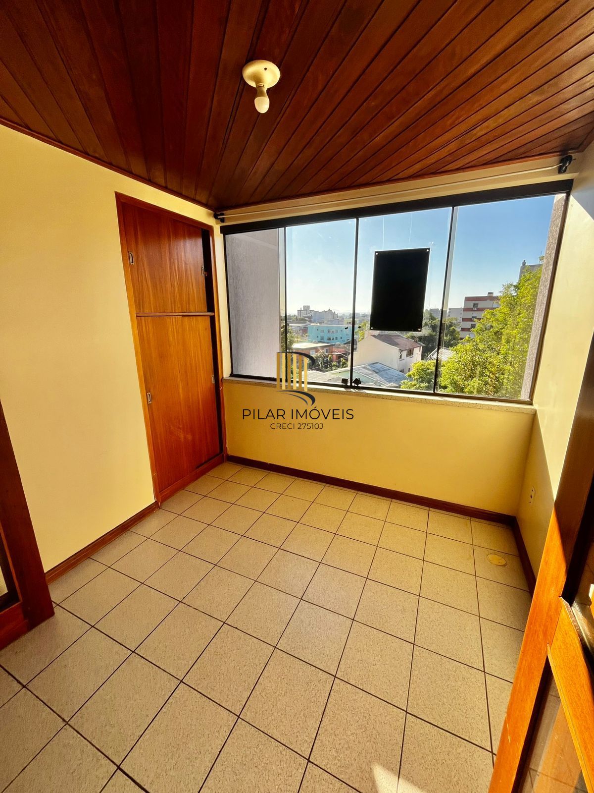 Apto 03 dorm com suíte, andar alto, vista, ótima posição solar, 1 vaga no Cristo