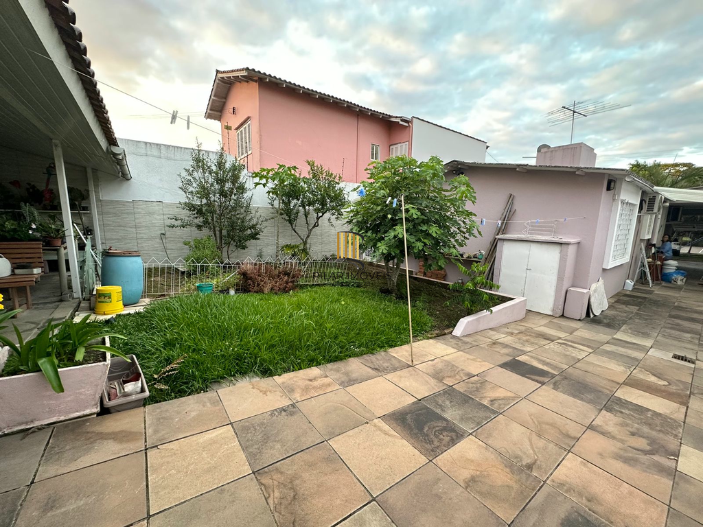 Casa de Condomínio 3 dormitórios no bairro Petrópolis