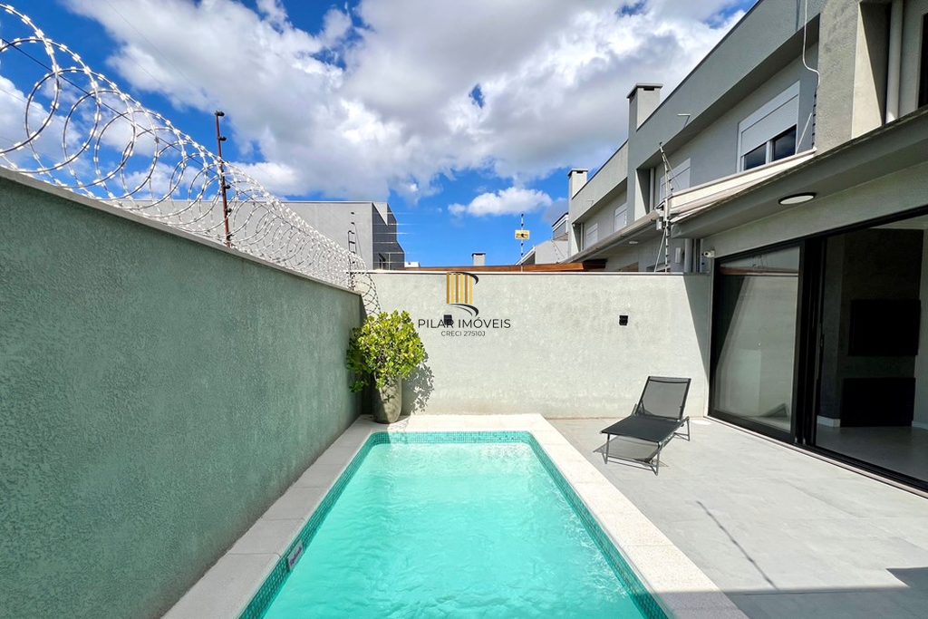 Casa 3 dormitórios no bairro Igara