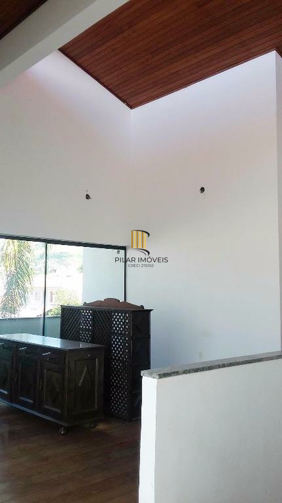 Casa 4 dormitórios no bairro Partenon