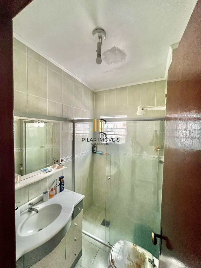 Apto de 02 dorm na João Wallig, 01 lance de escada, de frente