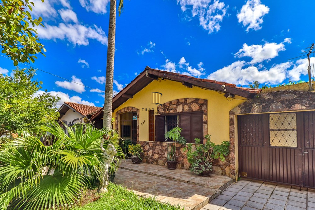 Casa 3 dormitórios no bairro Rubem Berta