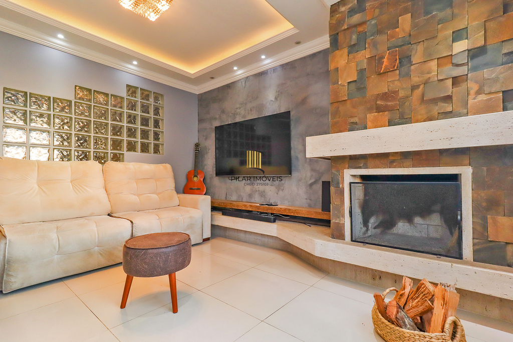 Casa 3 dormitórios no bairro Hípica