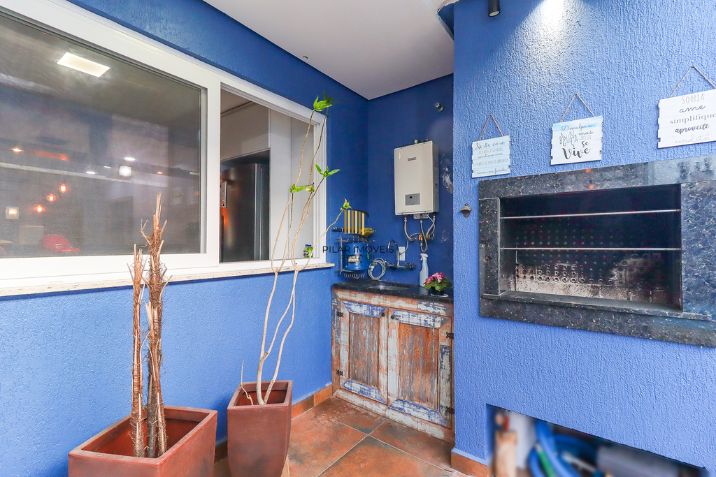 Casa 3 dormitórios no bairro Hípica