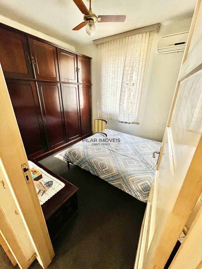 Vende-se apto térreo, com 03 dormitórios, sala com 02 ambientes