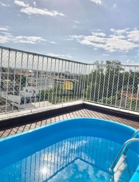 Excelente cobertura, 03 dorm com suite, churrasqueira, piscina e vista.