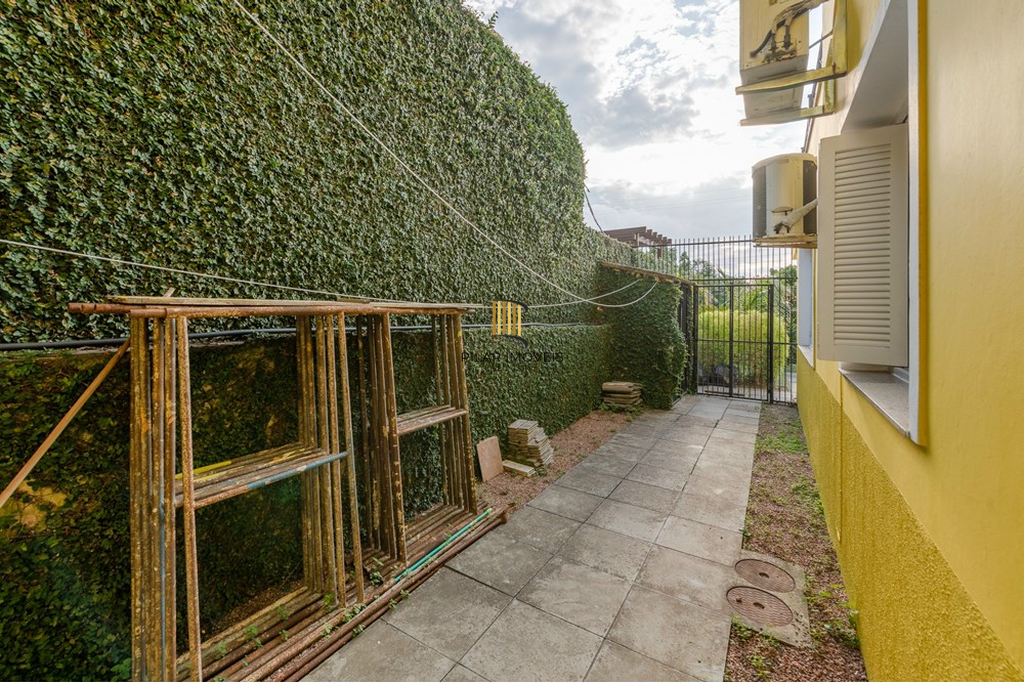 Casa 4 dormitórios no bairro Ipanema
