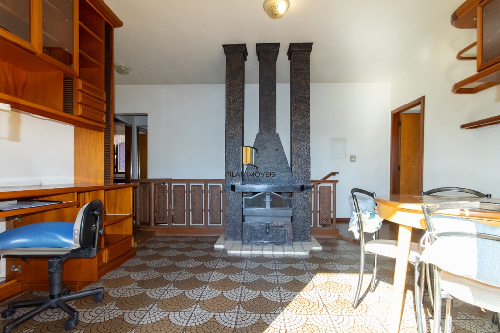 Casa 5 dormitórios no bairro Partenon