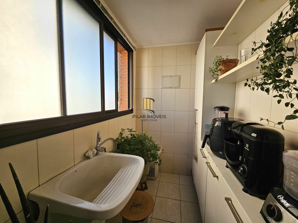 Apartamento 3 dormitórios no bairro Menino Deus