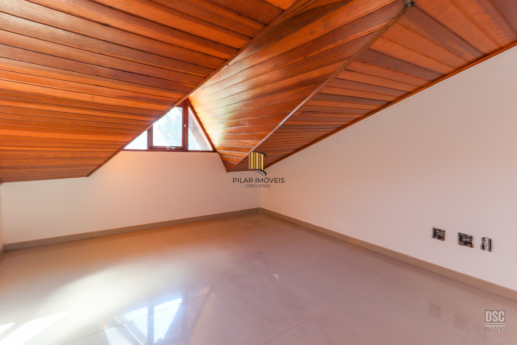 Casa 3 dormitórios no bairro Hípica