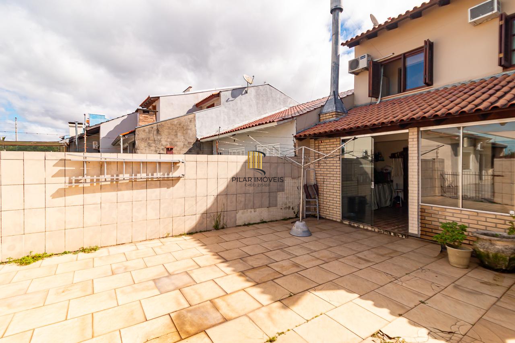 Casa 3 dormitórios no bairro Hípica