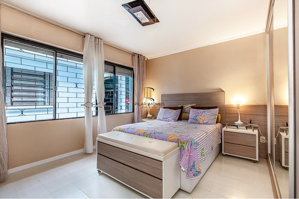 Casa 5 dormitórios no bairro Vila Ipiranga