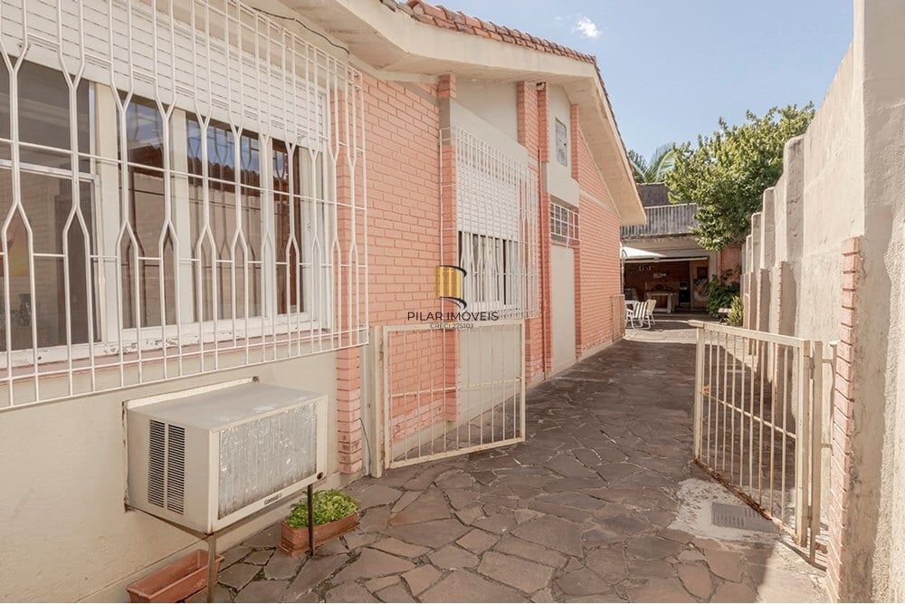 Casa 4 dormitórios no bairro Camaquã