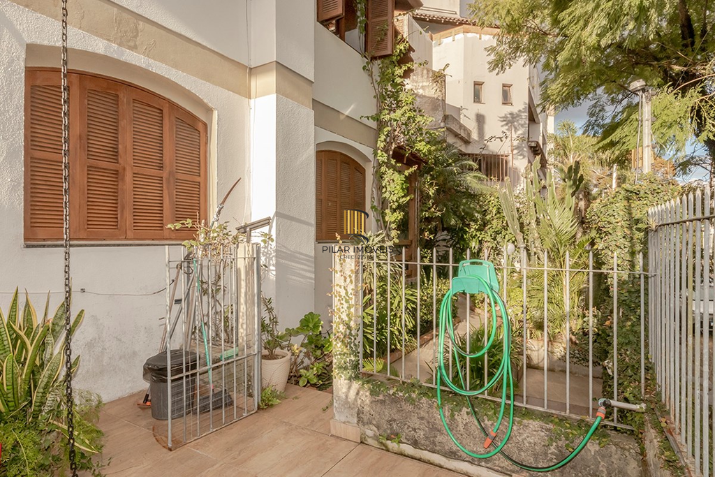 Casa 4 dormitórios no bairro Passo da Areia
