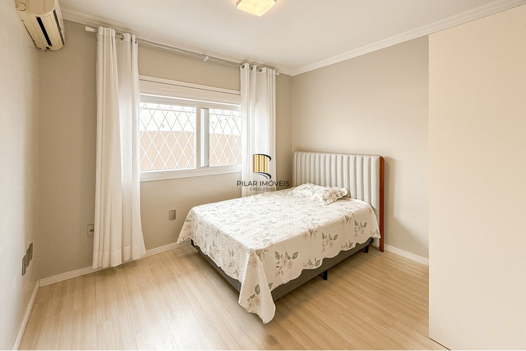 Casa 3 dormitórios no bairro Igara