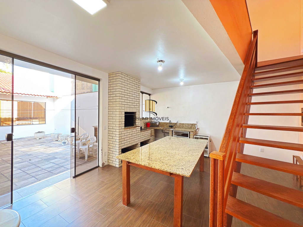 Casa 2 dormitórios no bairro Medianeira