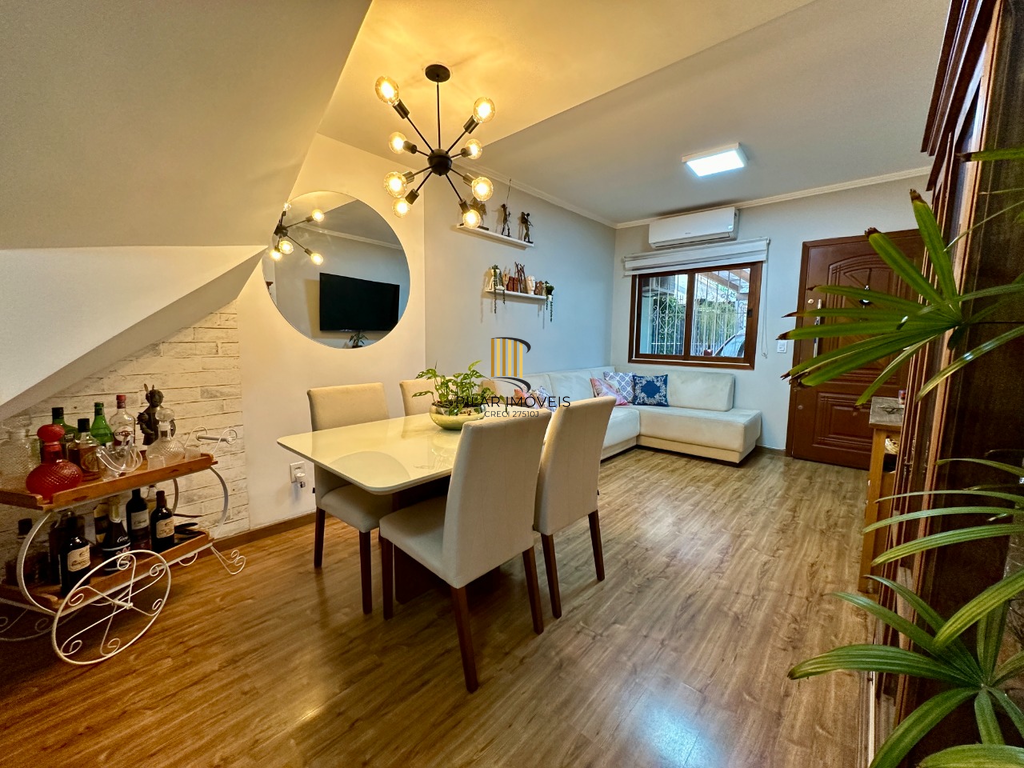 Casa 2 dormitórios no bairro Hípica