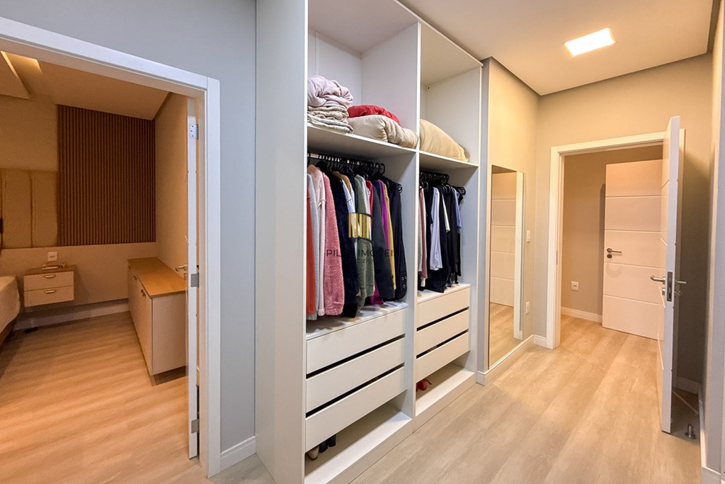 Casa 3 dormitórios no bairro Igara