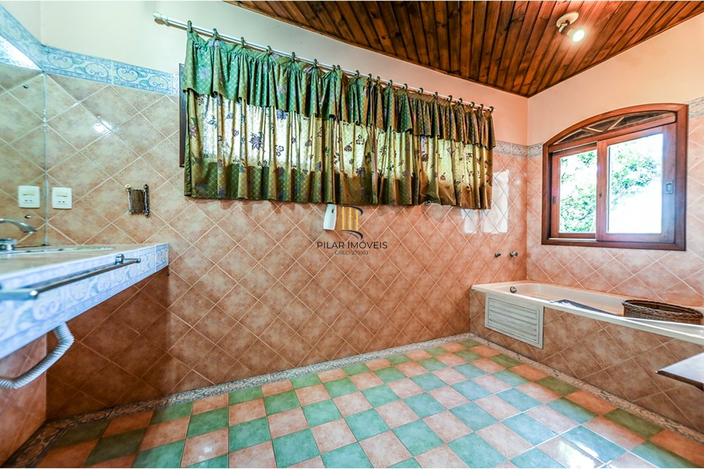 Casa 4 dormitórios no bairro Ipanema