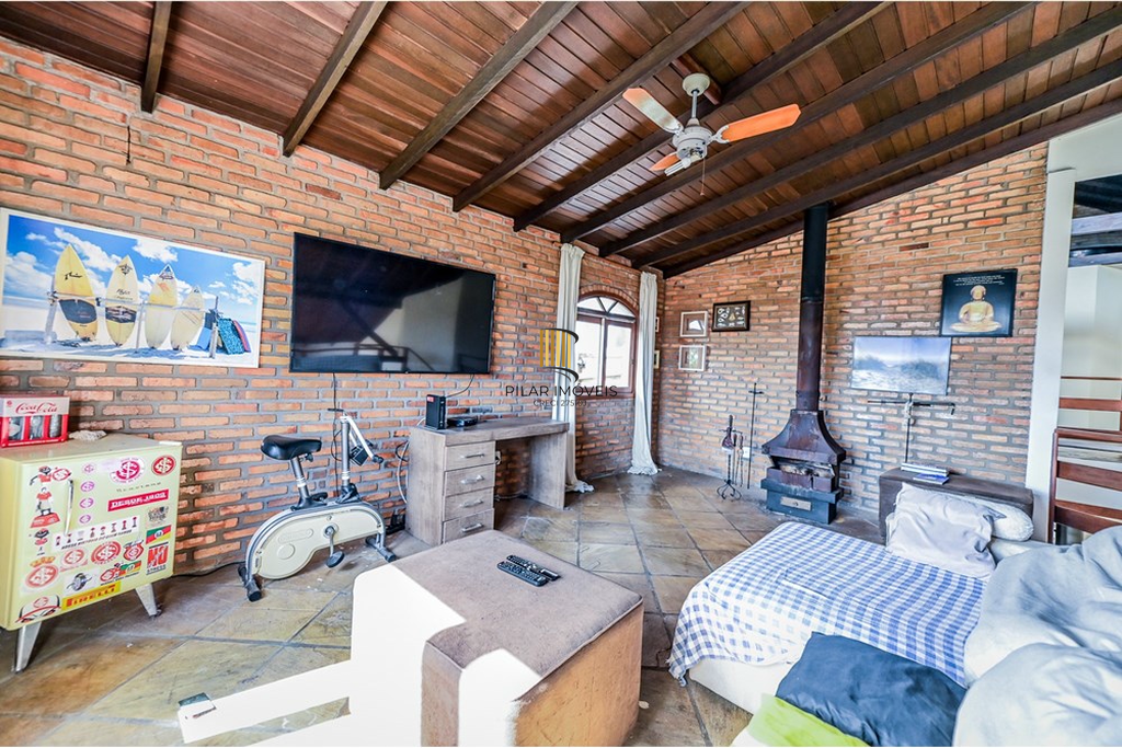 Casa 4 dormitórios no bairro Ipanema