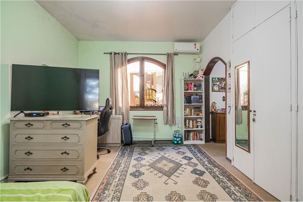 Casa 5 dormitórios no bairro Petrópolis