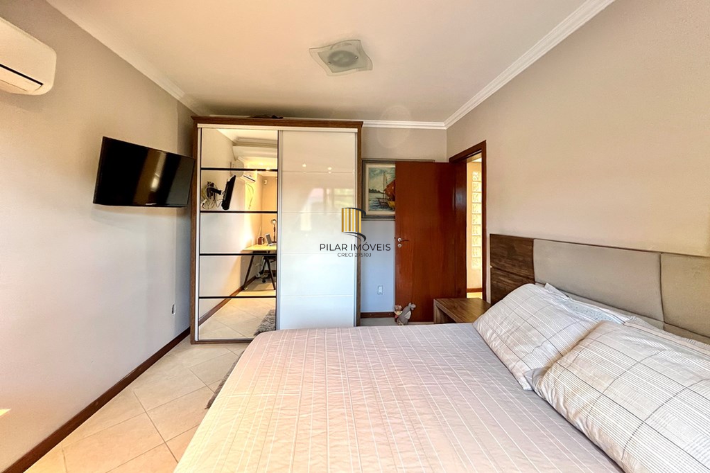 Casa 4 dormitórios no bairro Moinhos de Vento