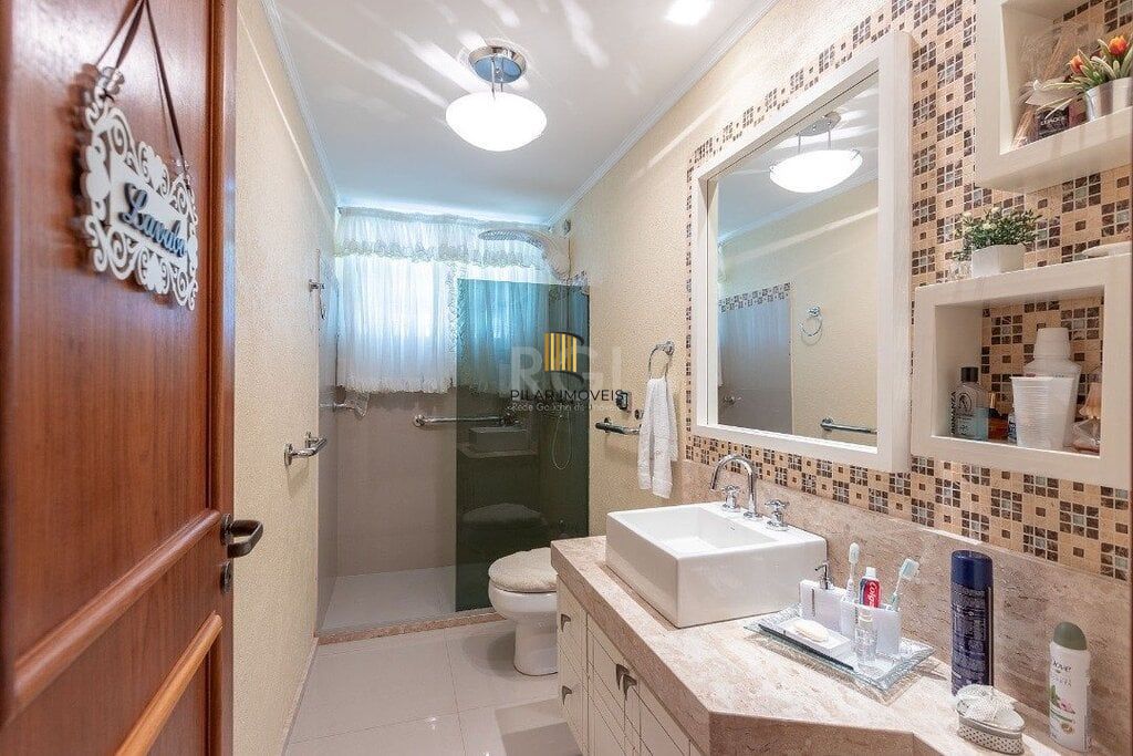 Casa 4 dormitórios no bairro Vila Assunção