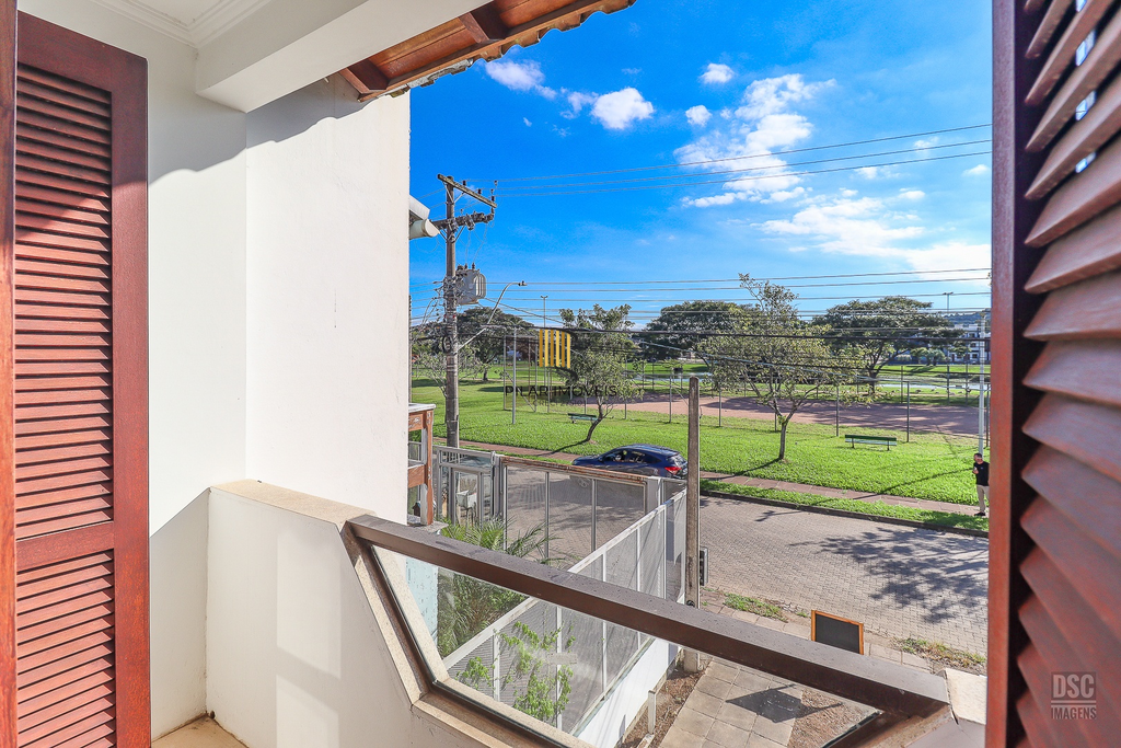 Casa 3 dormitórios no bairro Hípica