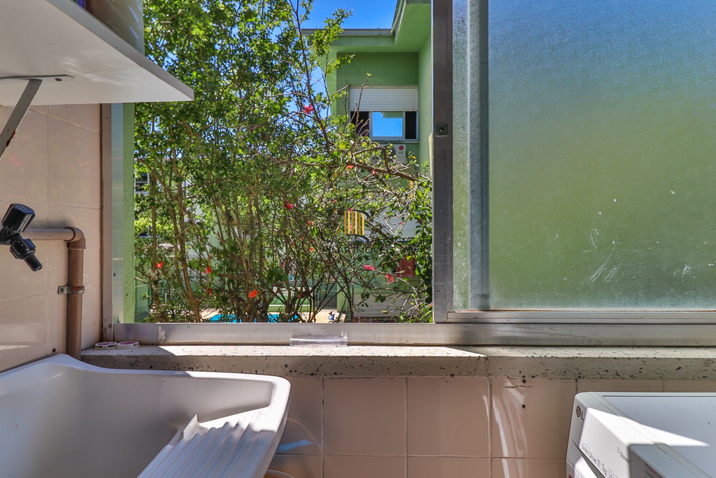 Casa 2 dormitórios no bairro Camaquã