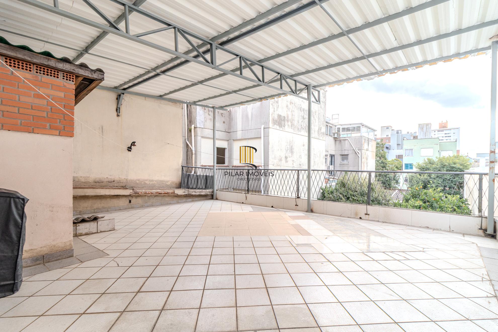 Casa 6 dormitórios no bairro Santana