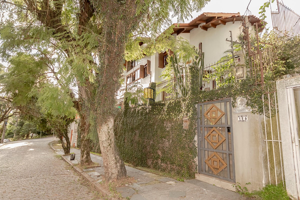 Casa 4 dormitórios no bairro Passo da Areia