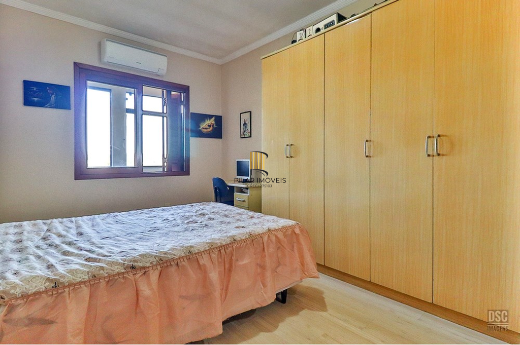 Casa 5 dormitórios no bairro Ipanema