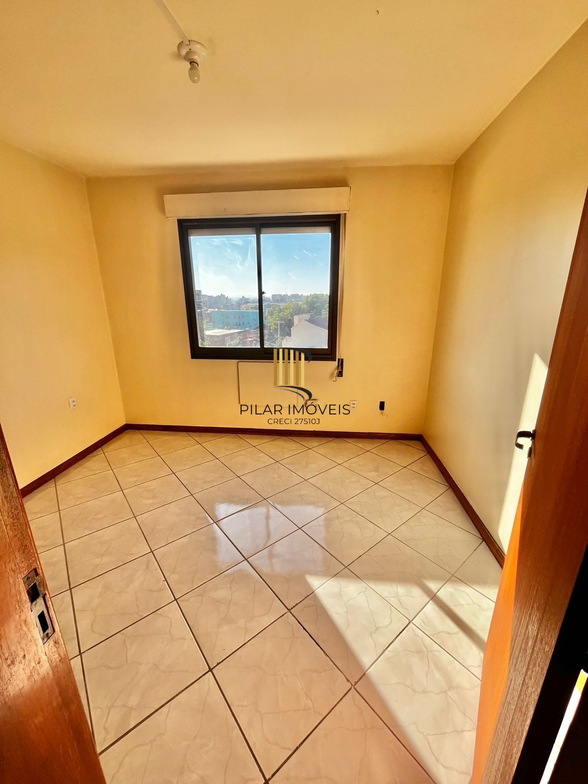 Apto 03 dorm com suíte, andar alto, vista, ótima posição solar, 1 vaga no Cristo