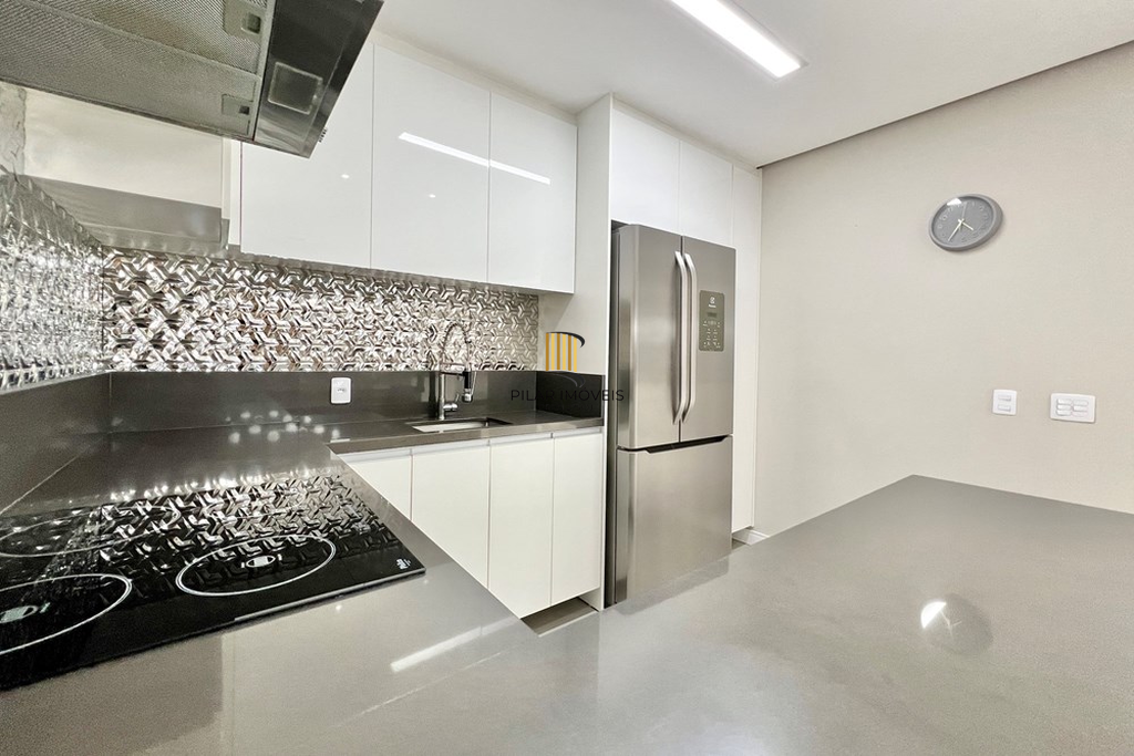 Casa 3 dormitórios no bairro Igara