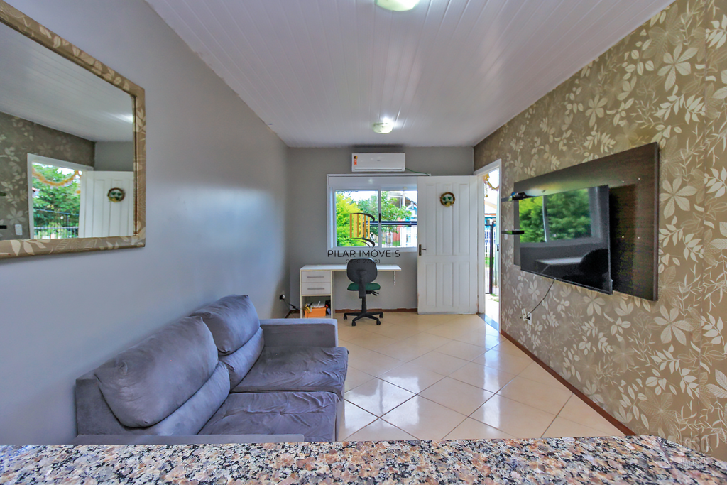 Casa 2 dormitórios no bairro Hípica