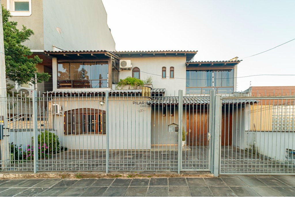 Casa 4 dormitórios no bairro Jardim Planalto