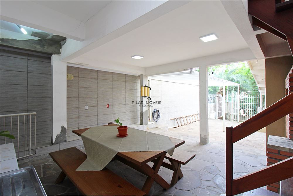 Casa 3 dormitórios no bairro Medianeira