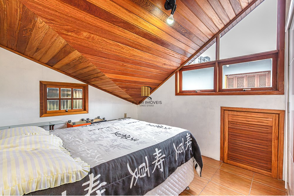 Casa 5 dormitórios no bairro Vila Ipiranga