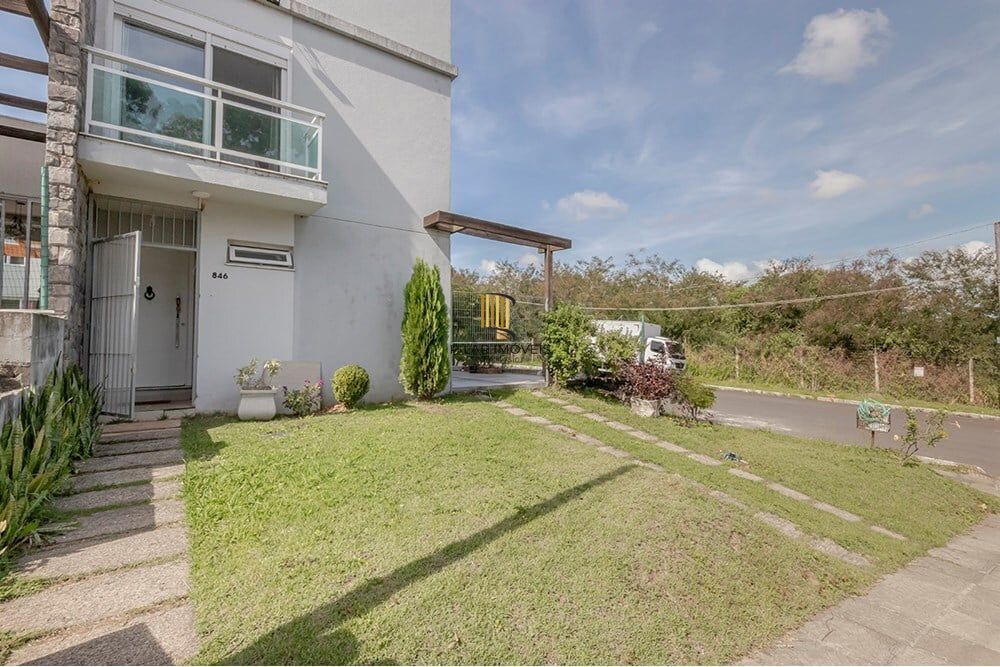 Casa 3 dormitórios no bairro Lomba do Pinheiro